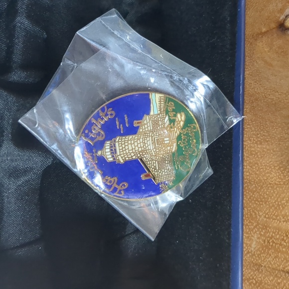 Harbour Lights Mini Lighthouses and Pin - Picture 3 of 7